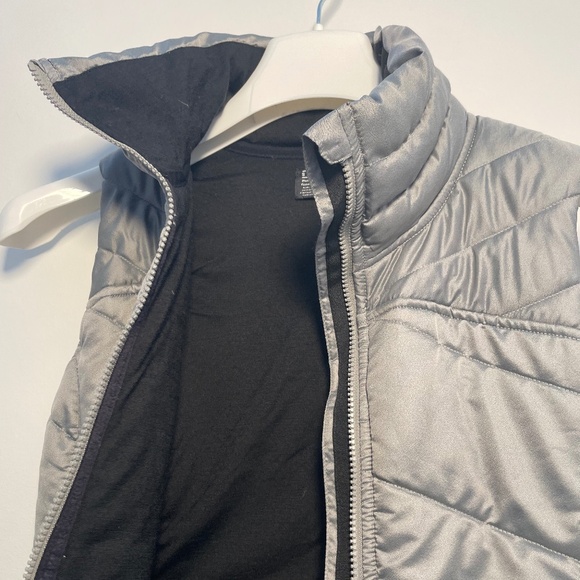 Smartwool Smartloft 150 Insulated Puffer Vest, Silver, Merino Wool, Size Small - Picture 3 of 6